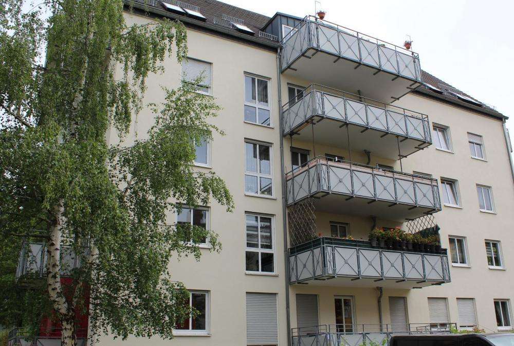 Atemberaubende Aussicht: store 2-Raum-Wohnung mit Aufzug und Balkon (414.1.177)